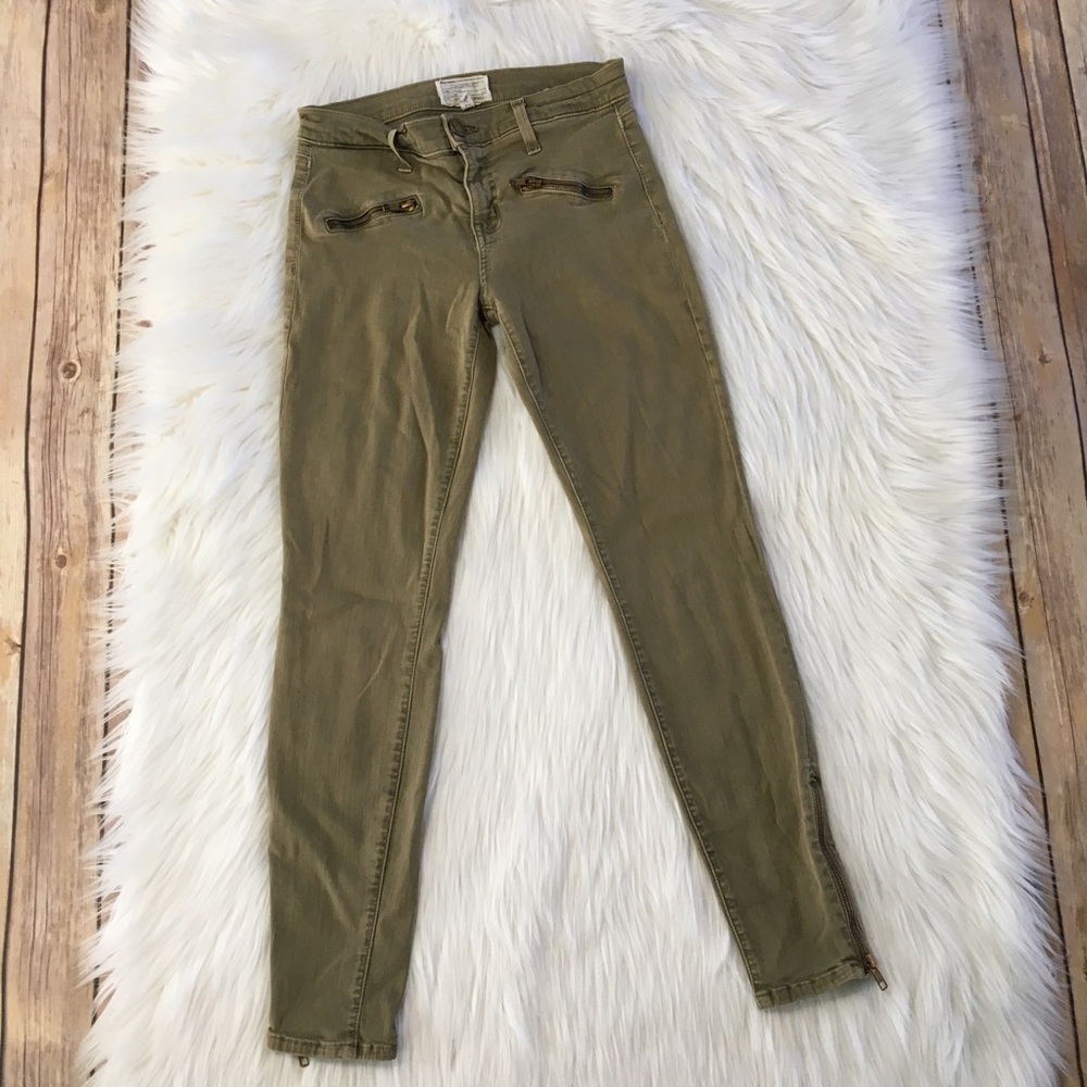 ⭐️ $10 Current / Elliott The soho stiletto skinny zipper zip jeans army green